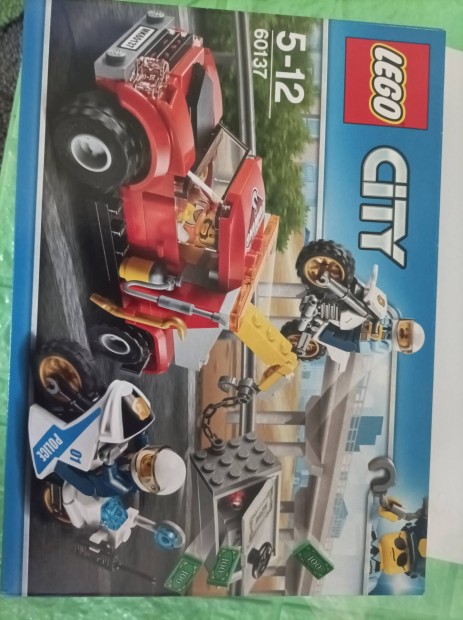 Lego City Bajba kerlt vontat 60137