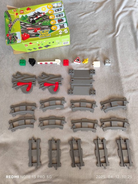 Lego Duplo 10506 sín kiegészítő készlet , váltó, sorompó, tábla