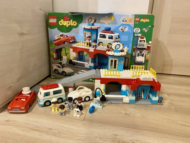 Lego Duplo - garzs s autmos (10948)