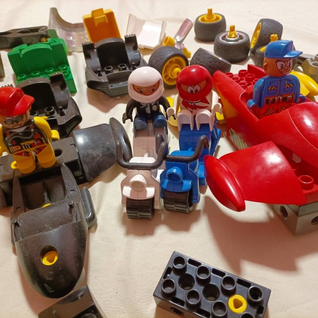 Lego Duplo mlesztett motor ember 