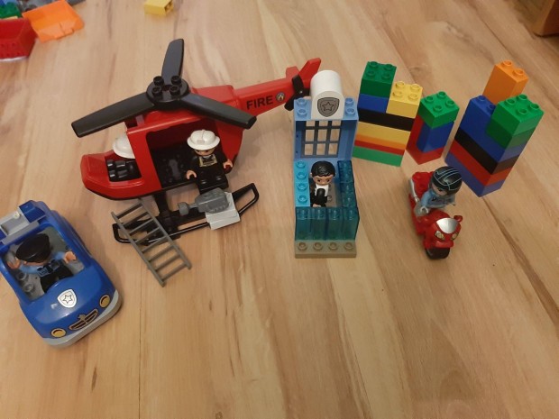 Lego Duplo rendraut, tzolt helikopter, rab, motoros