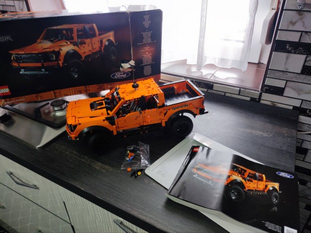 Lego Ford Raptor 42126