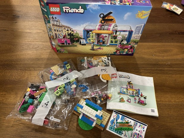 Lego Friends fodrszat sszes darabjval s dobozval