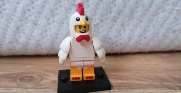 Lego Minifigura Csirke ruhs ember