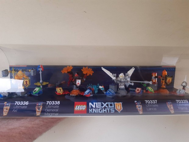 Lego Nexo Knights 56cmX 20cm szles bemutat mintadarabok