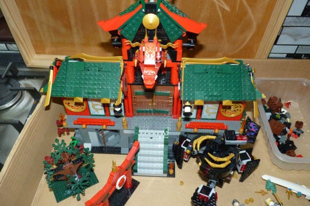 Lego Ninjago 70728 Csata Ninjago City-rt