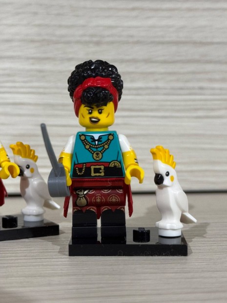 Lego Pirate Quartermaster 27. gyjthet minifigura (Cmf series 27)