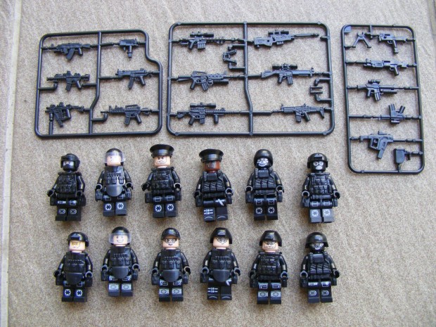 Lego Swat kommands katona figurk 12db figura + fegyver j