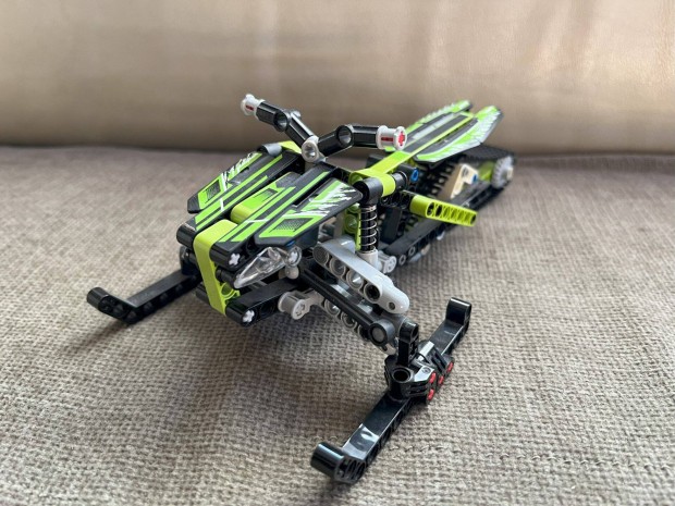 Lego Technic 42021 (Motoros szn) Hinytalan. Doboza, lers nincsen