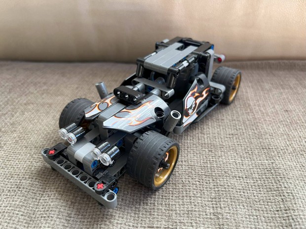 Lego Technic 42046 (Menekl versenyaut)