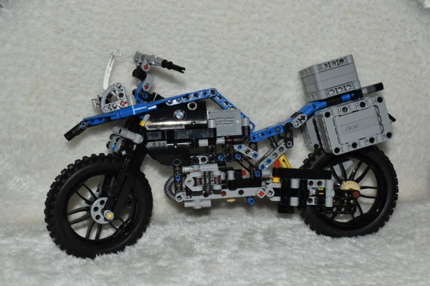 Lego Technic 42063 (BMW R 1200 GS Adventure motor)