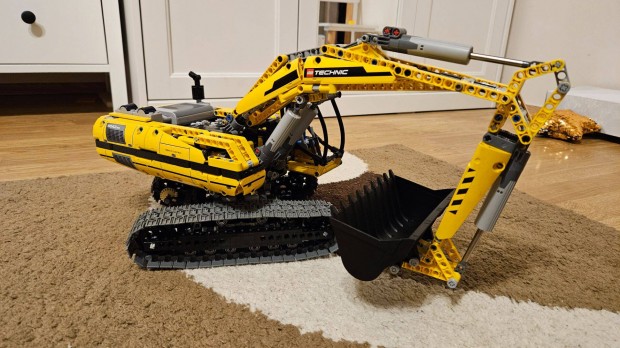 Lego Technic 8043 excavator
