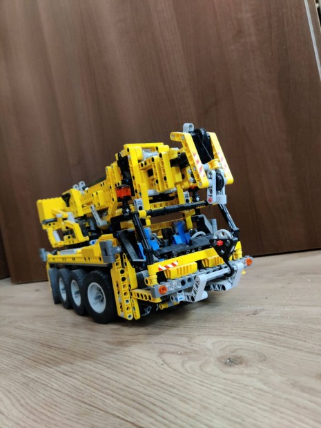 Lego Technic 8421 - Mobile Crane (Daru)