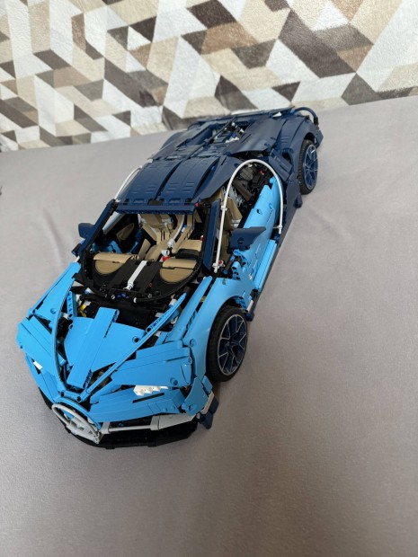 Lego Technic Bugatti Chiron 42083