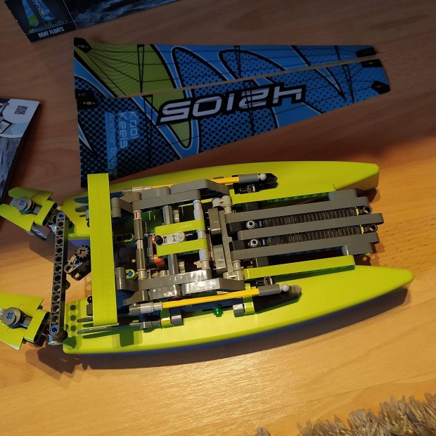 Lego Technic Katamarán 42105
