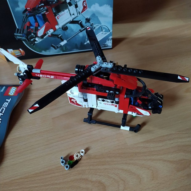 Lego Technic Mentőhelikopter 42092