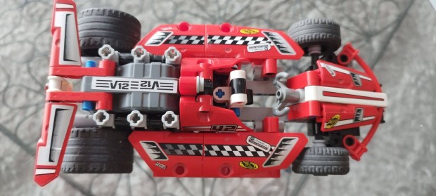 Lego Technic Versenyaut 42011