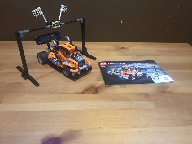 Lego Technic versenykamion 42104