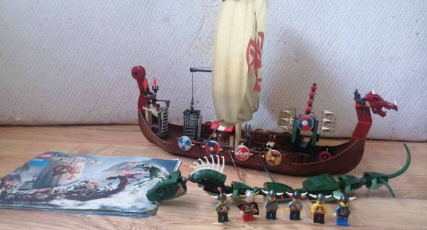 Lego Vikings 7018 Viking Ship challenges the Midgard Serpent
