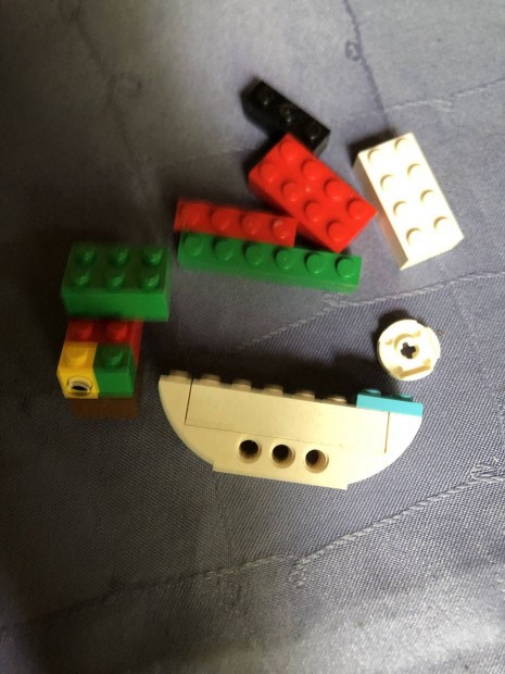 Lego alkatrszek ptlsnak 1000 Ft 