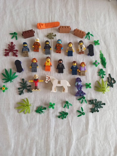 Lego csomag figurkkal elad! 