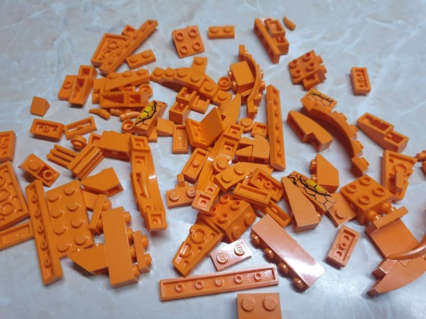 Lego elemek narancssrga 40db-os