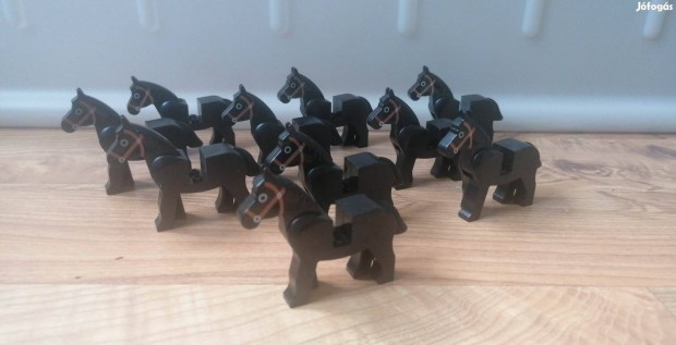 Lego fekete l, lovak
