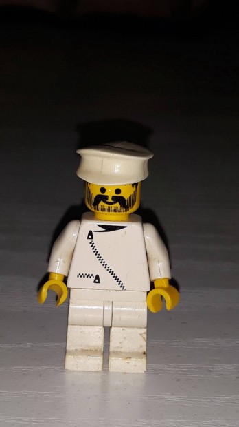 Lego figura - Szakllas fehr tengersz sapks emberke