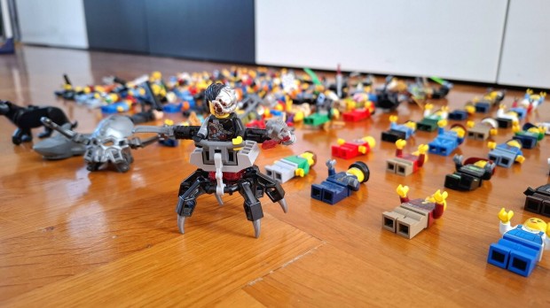 Lego figur�k- kis �p�t�knek Most akci�san
