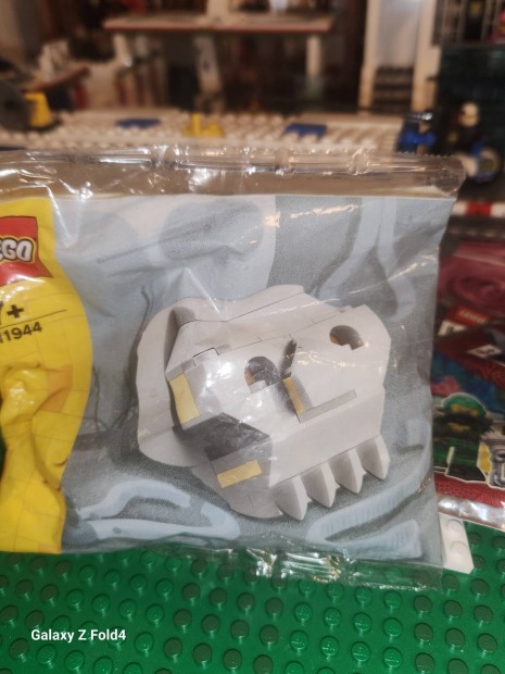 Lego hallowenre csontvz koponya 