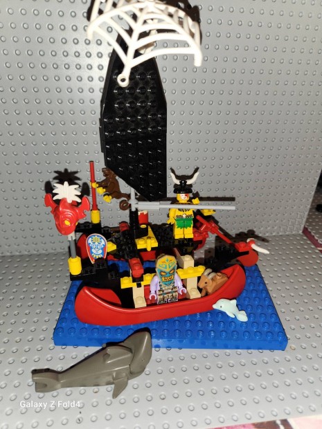 Lego izlander katamarn umbuluval a fedlzeten 