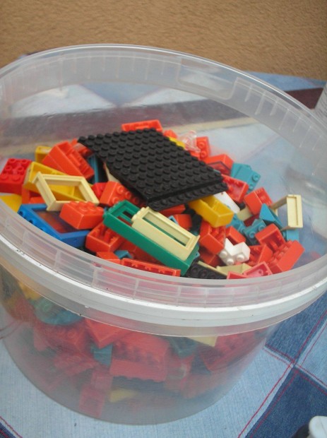 Lego ömlesztett