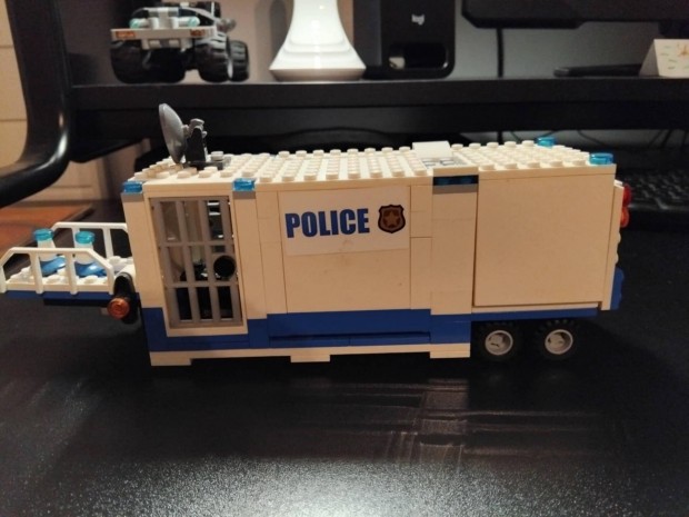 Lego police station. Rendrlloms.