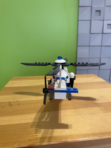 Lego rendrsgi helikopter