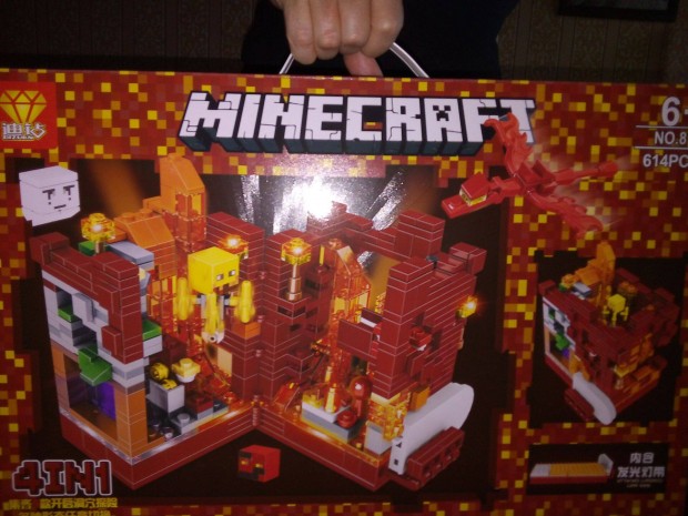 Lego szer Minecraft kompatibilis 614 darabos Vulkn erdtmny