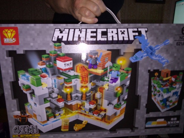 Lego szer Minecraft kompatibilis 621 darabos TNT labirintus