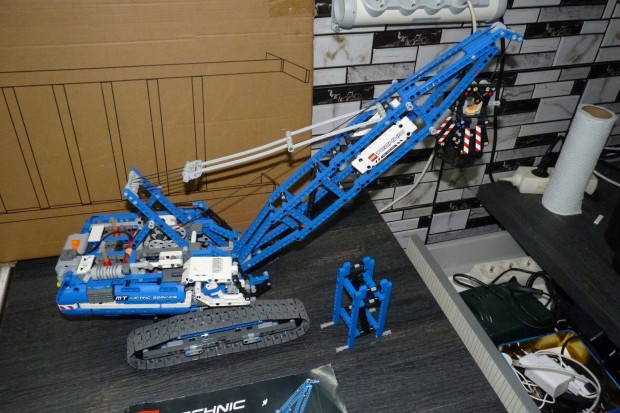 Lego technic 42042 Crawler Crane daru