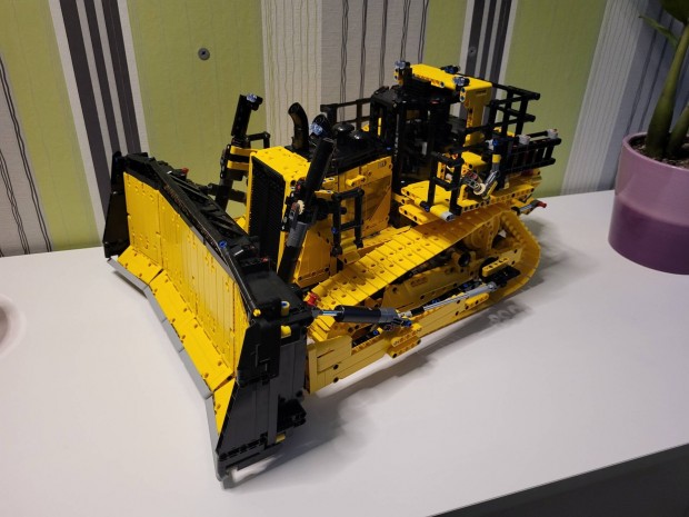 Lego technic Caterpillar bulldozer