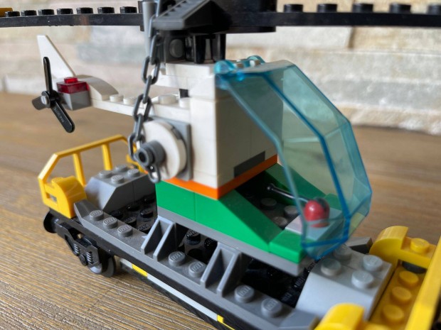 Lego vasuti vonat helikopterszallito vagon