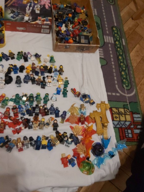 Legok figurak 110 darab plusz alkatrszek uj dobozos ninjago csak egyb