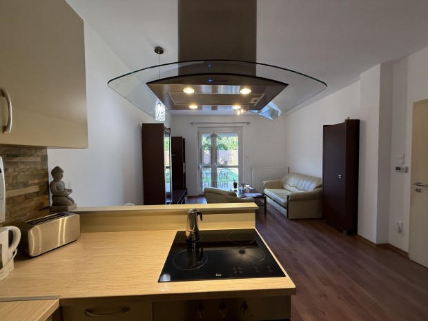 Legyen a brlje ennek a csodlatos krnyken lv sorhzi laksnak !