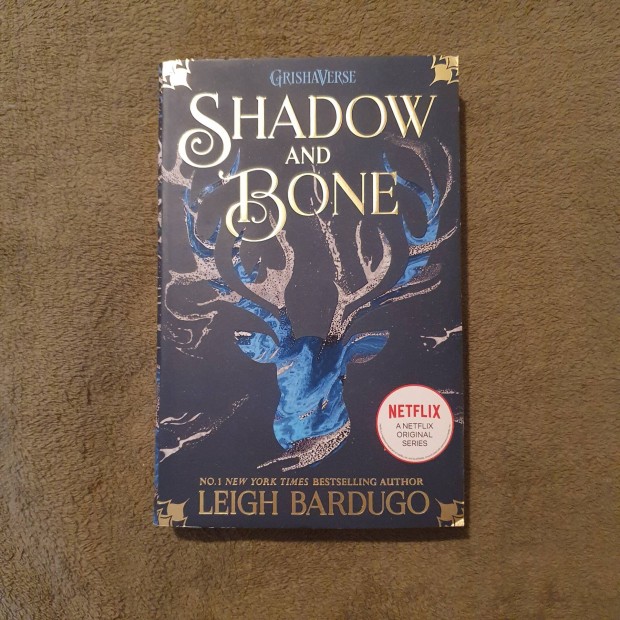 Leigh Bardugo: Shadow and Bone knyvek