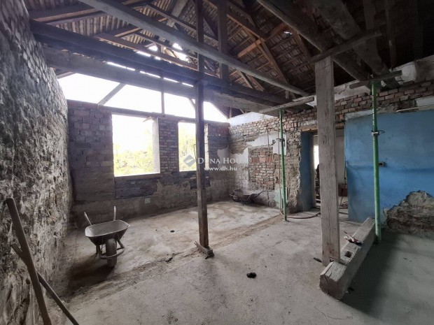 Leker�thet� bels� h�zr�sz a Kossuthv�rosban