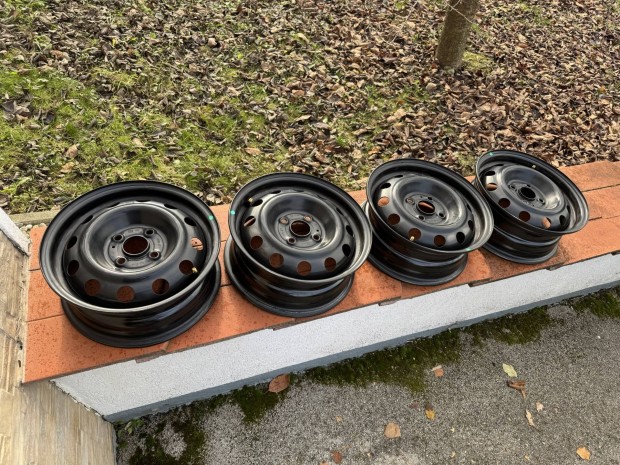 Lemez felni szett 5,5J 14" ET46 Hyundai