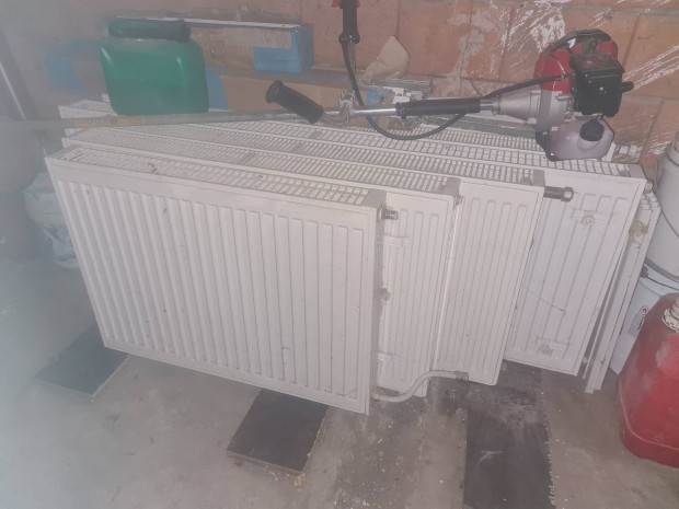 Lemez radiator elad