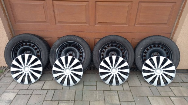 Lemezfelni 17" t�ligumival, d�szt�rcs�val