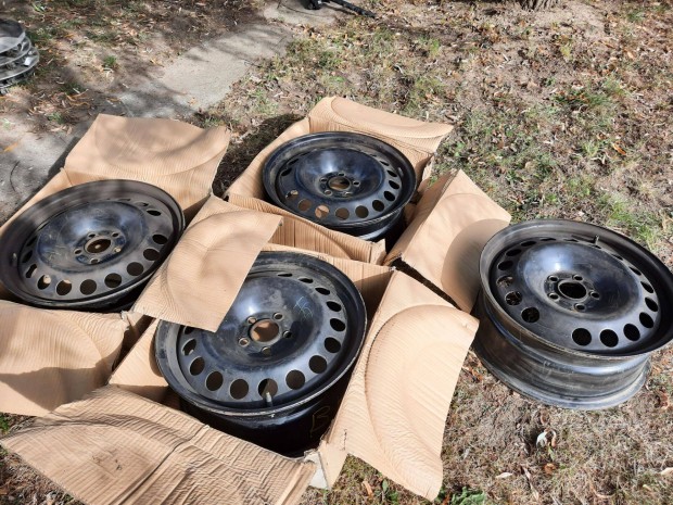 Lemezfelni 7,5x 17 Ford