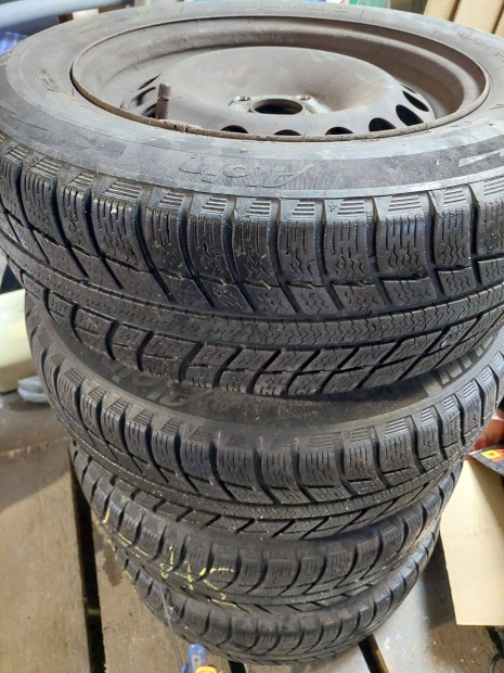 Lemezfelni Opel Astra H Tligumi van rajta 195/65R15 Michelin