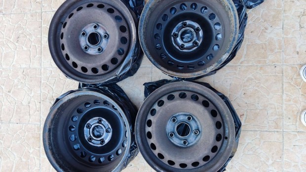 Lemezfelni Volkswagen Golf V - 6J x 15H2 ET47 5x112