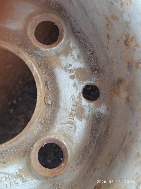 Lemezfelni egy darab elad�.